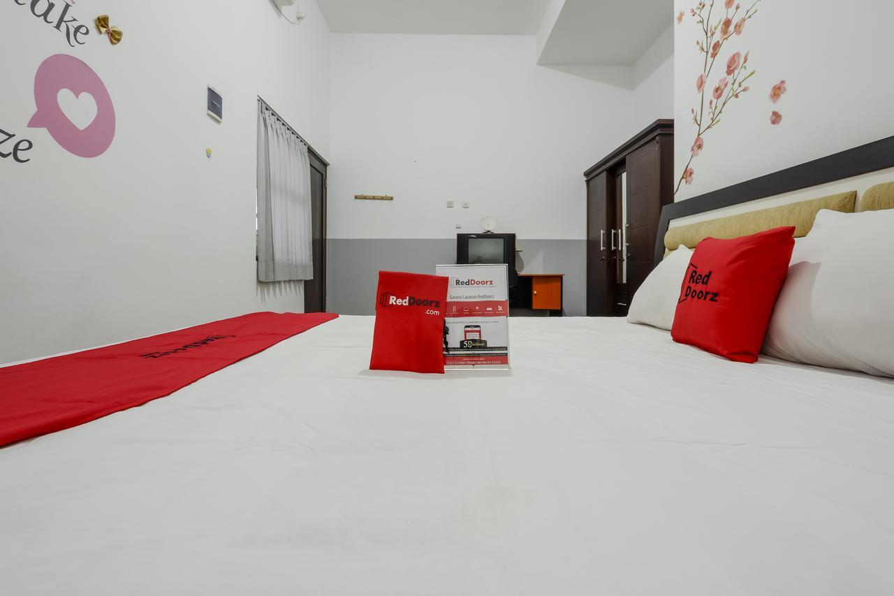 Reddoorz @ Prambanan Timur Raya Semarang Bagian luar foto