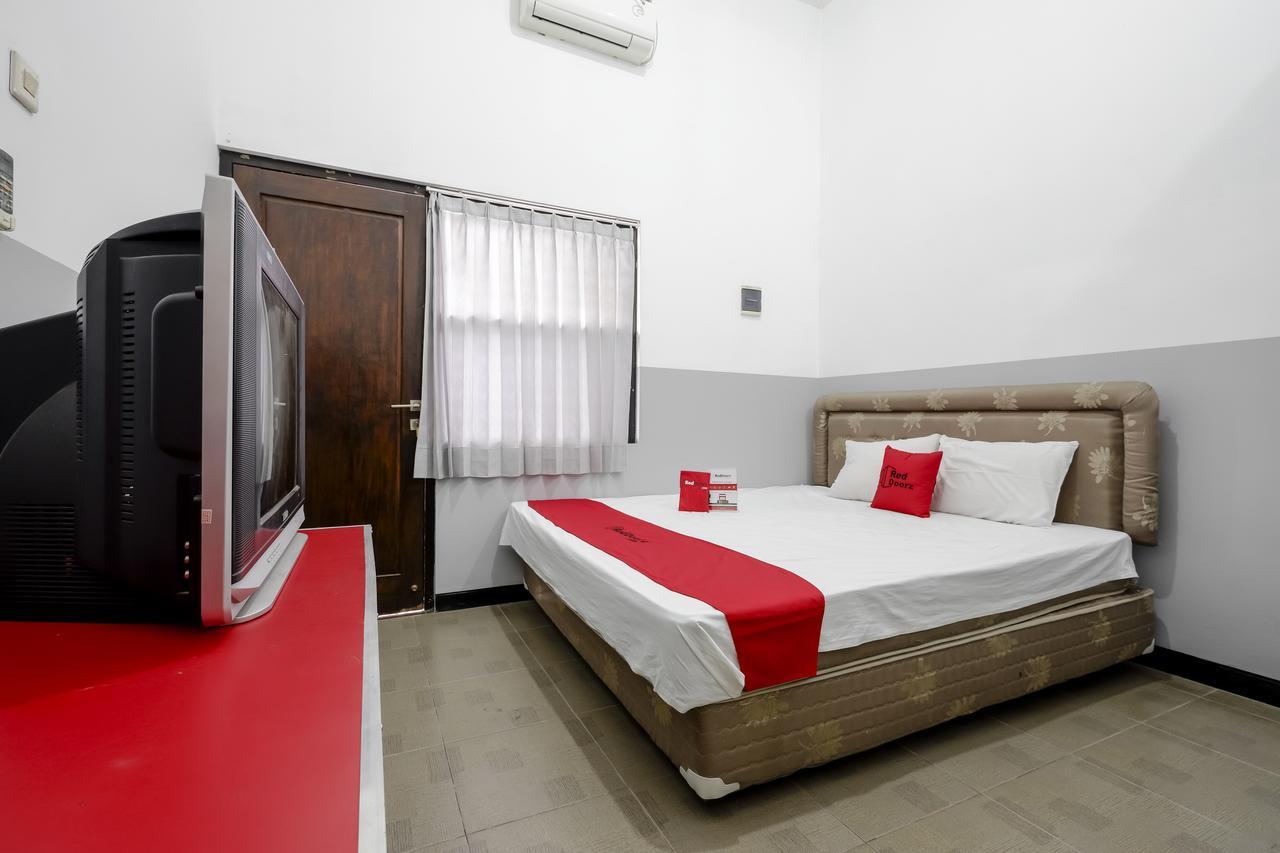 Reddoorz @ Prambanan Timur Raya Semarang Bagian luar foto