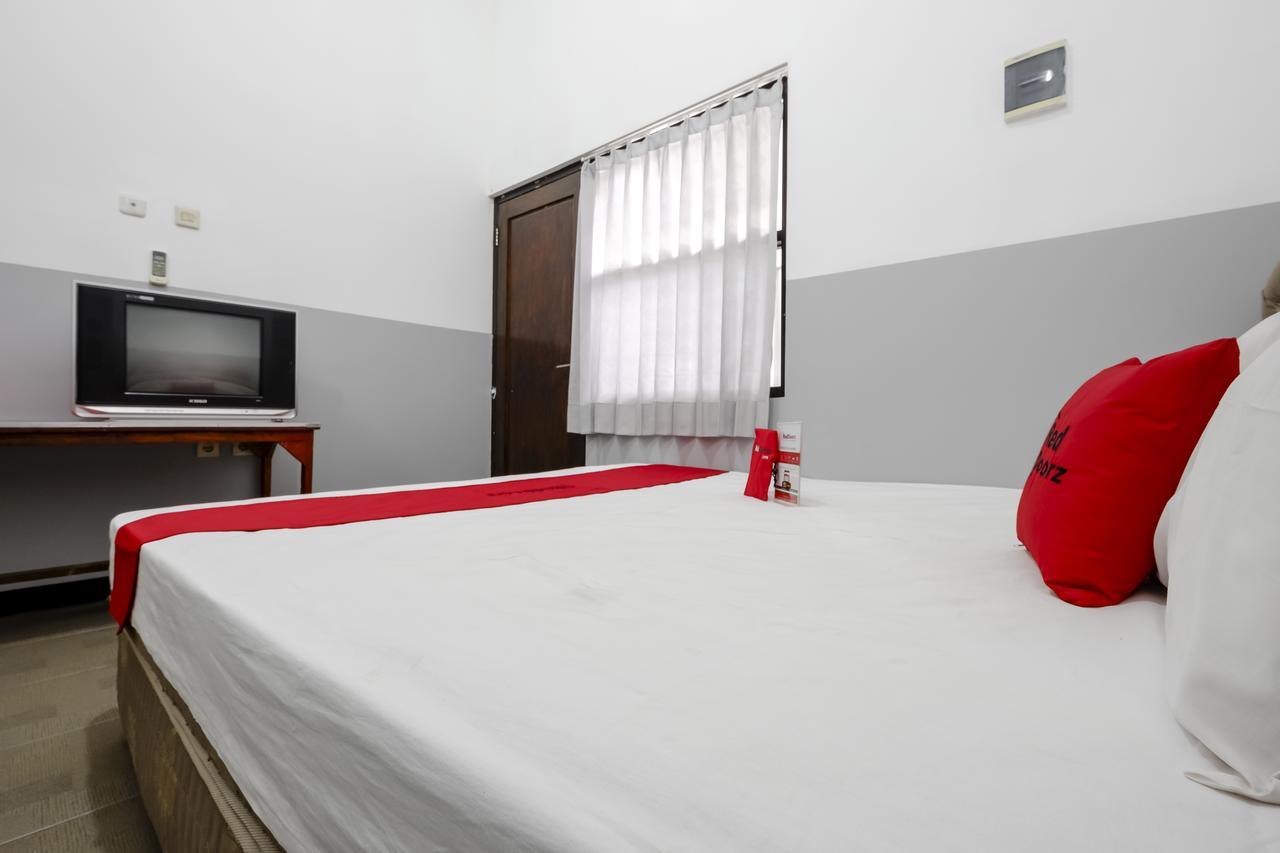 Reddoorz @ Prambanan Timur Raya Semarang Bagian luar foto