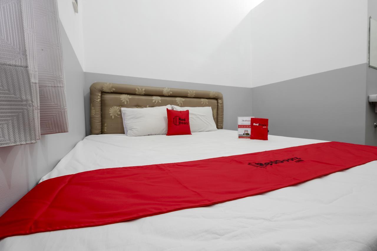 Reddoorz @ Prambanan Timur Raya Semarang Bagian luar foto